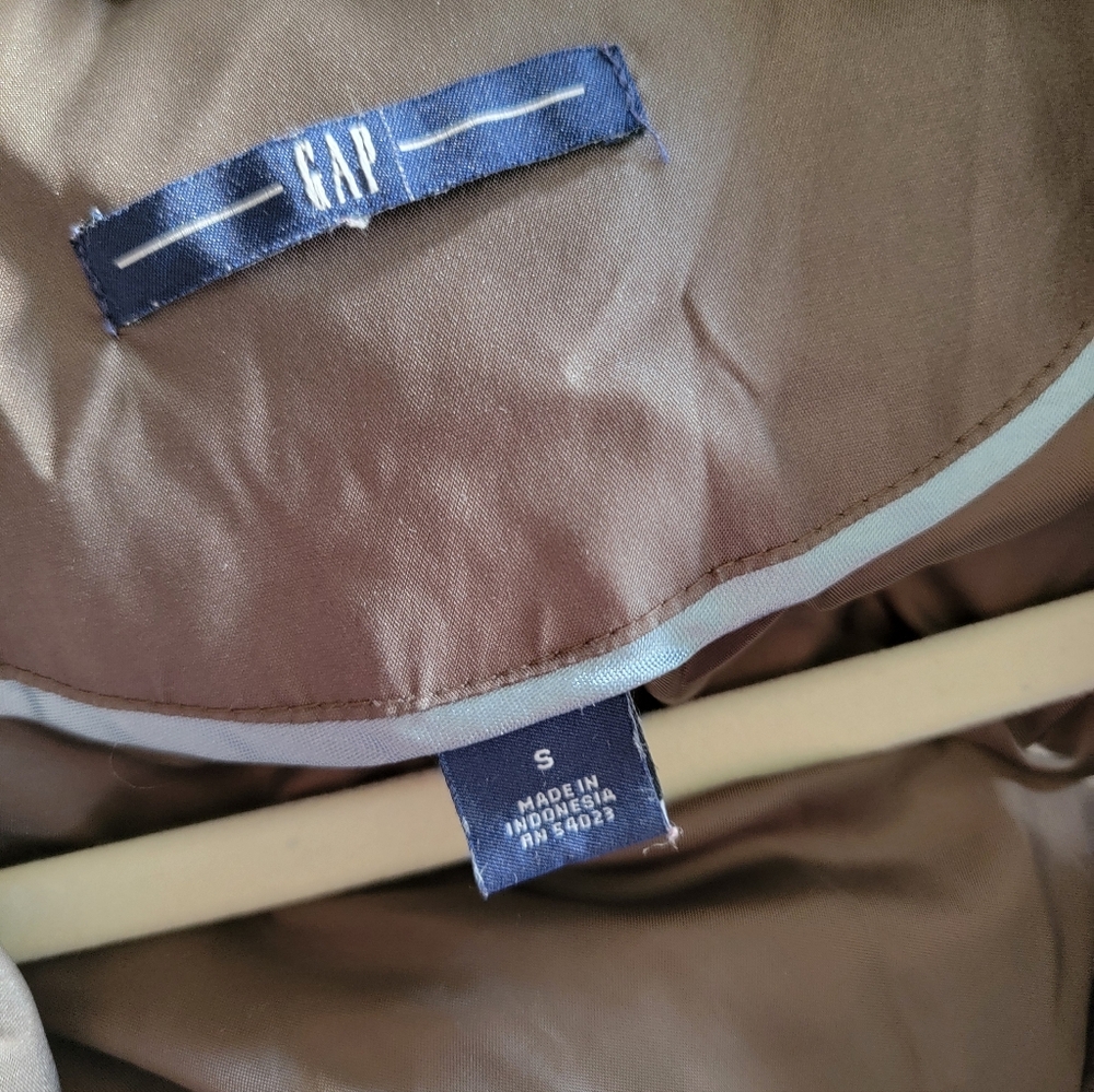 GAP Puffer Vest - Picture 3 of 4